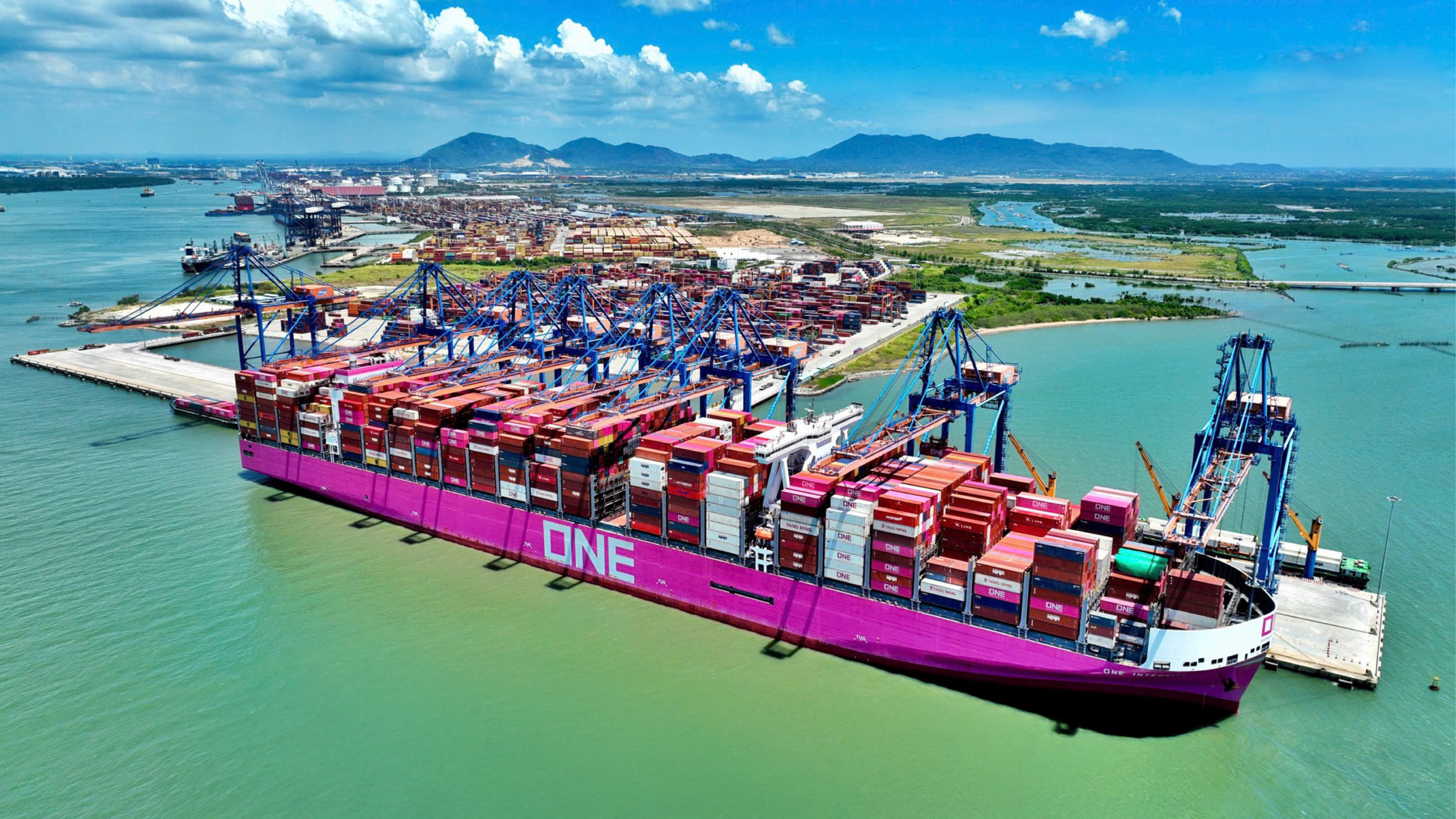 chinh-thuc-cang-gemalink-gmd-duoc-phep-don-sieu-tau-232000-dwt-nang-tam-vi-the-hang-hai-viet-nam-1-01.webp